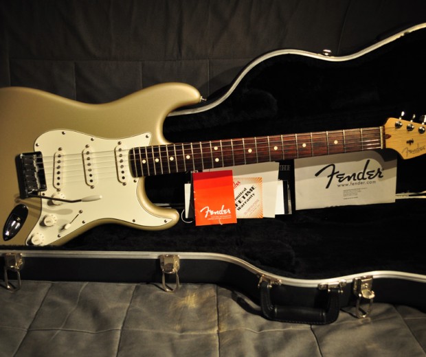 2007 Fender American Standard Stratocaster Shoreline Gold 01